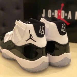 Jordan 11 Retro (Concords)
